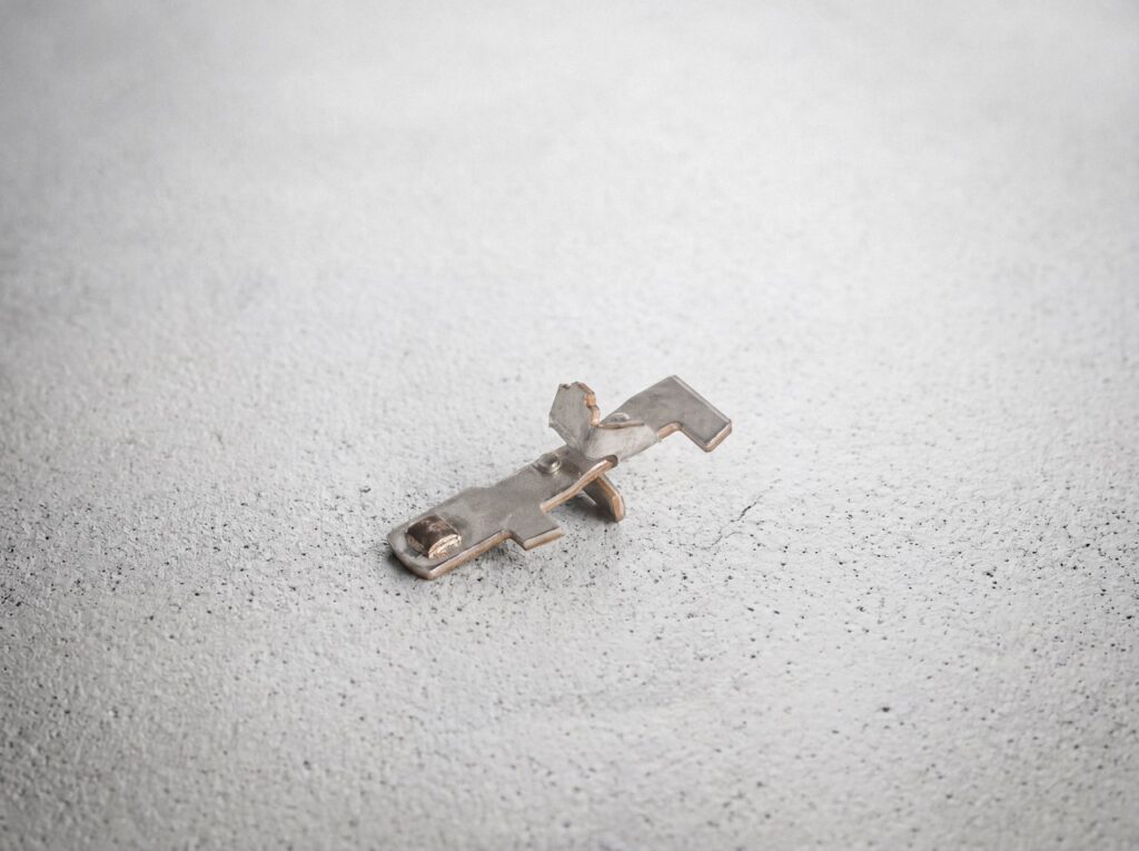 Flachstecker mit Crimpkontakt