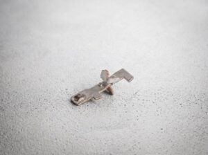 Flachstecker mit Crimpkontakt