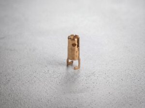Sicherungseinsatz aus Messing für 5×20-mm-Glassicherungen mit Bajonettverschluss — Stanzbiegeteil für Gerätesicherungshalter, Elektrotechnik · Biegema